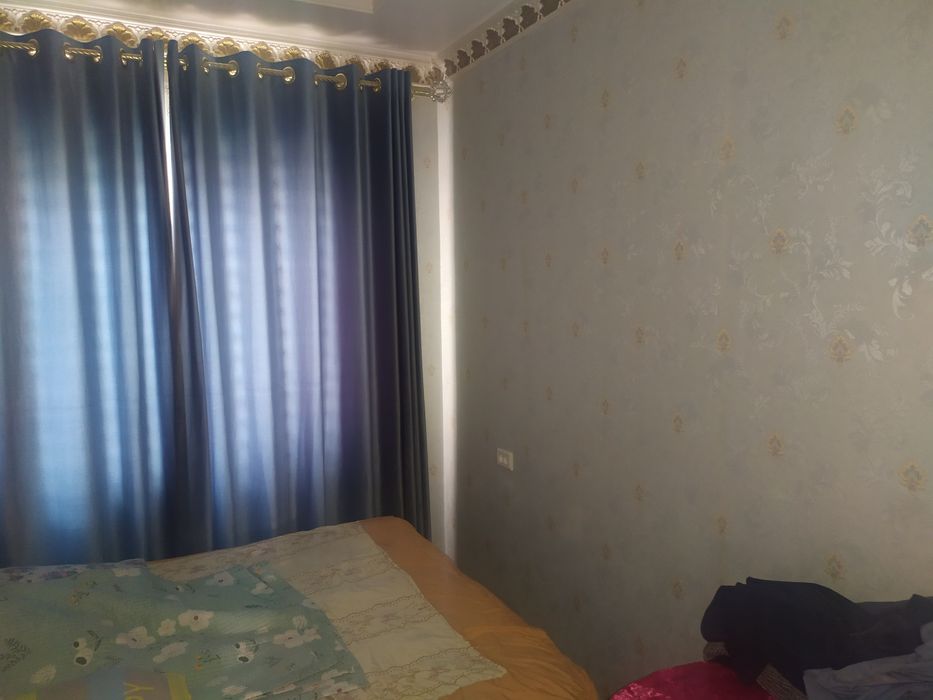 Продоетса квартира 4 комнатная  4 этаж  локатция отличная