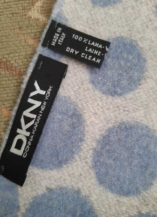 Оригинален вълнен шал DKNY 20 евро