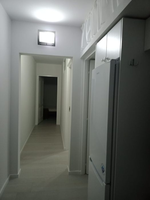 Închiriez apartament cu 2 camere