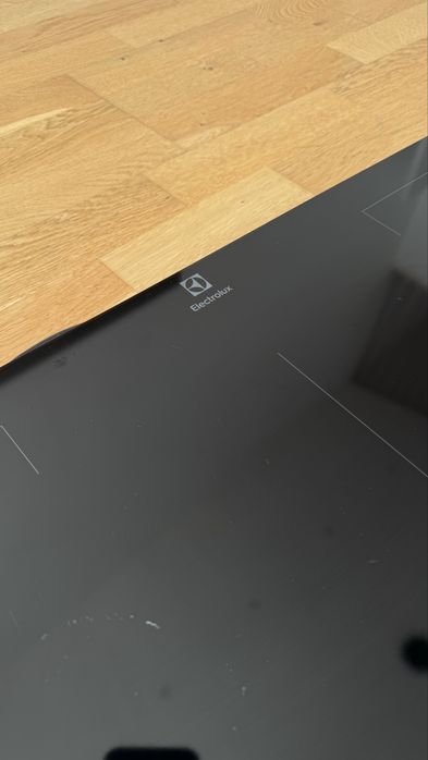 Индукционен плот Electrolux EIV8457 (80 см) – за ремонт / части