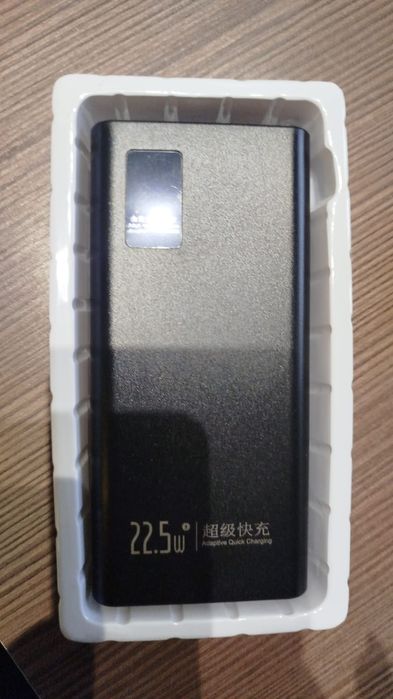 продам пауэрбанк новый