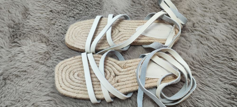 Vând sandale că noi, mărimea 37/37,5