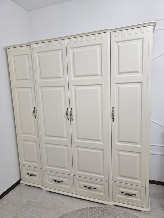 Продам спальный гарнитур