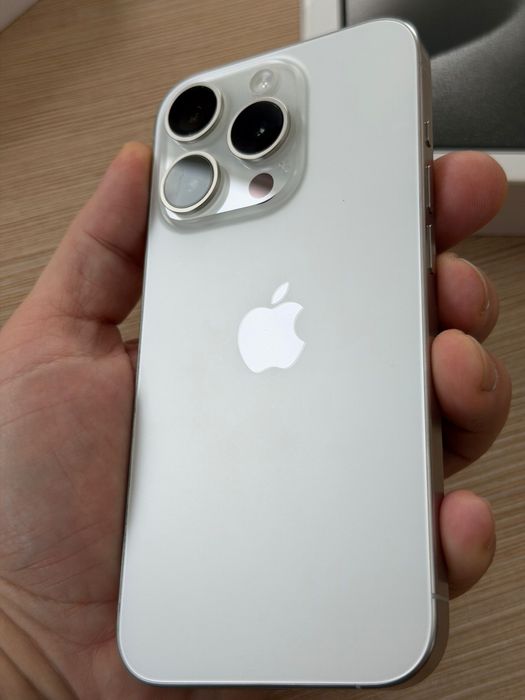 Iphone 15 Pro White Titanium ingrijit 10/10