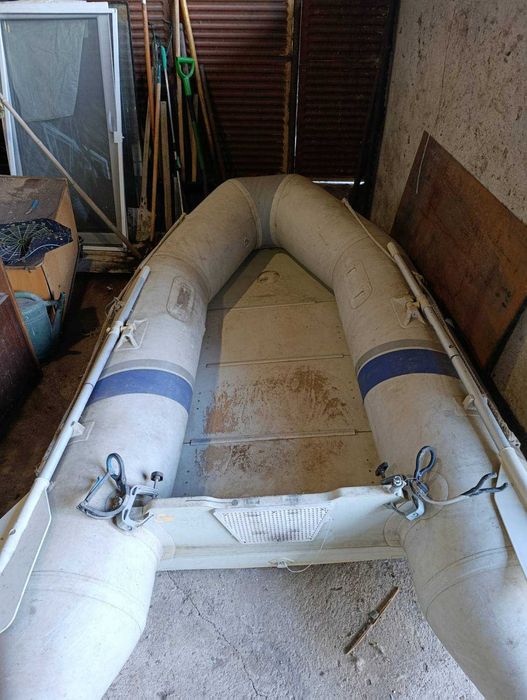 Надуваема лодка с мотор