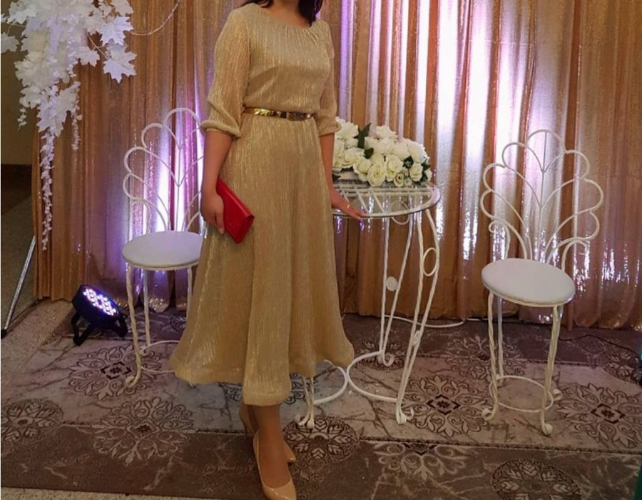 Продам платья 2 шт