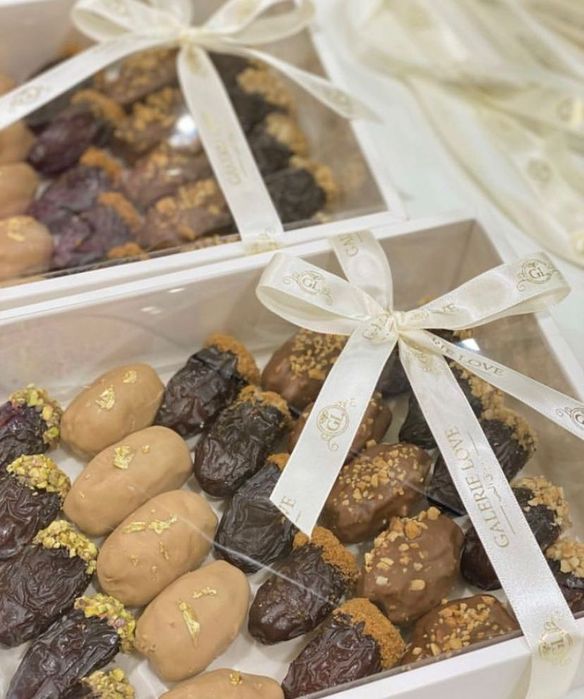 Финики в шоколаде /клубника в шоколаде