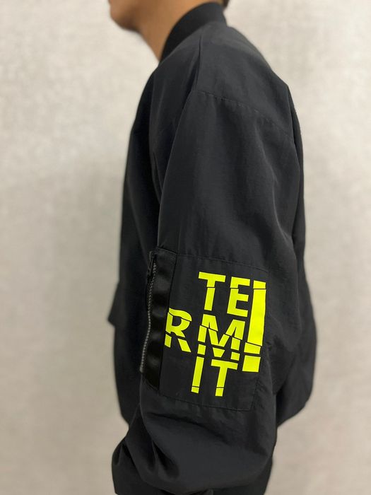 Продам ветровку мужскую