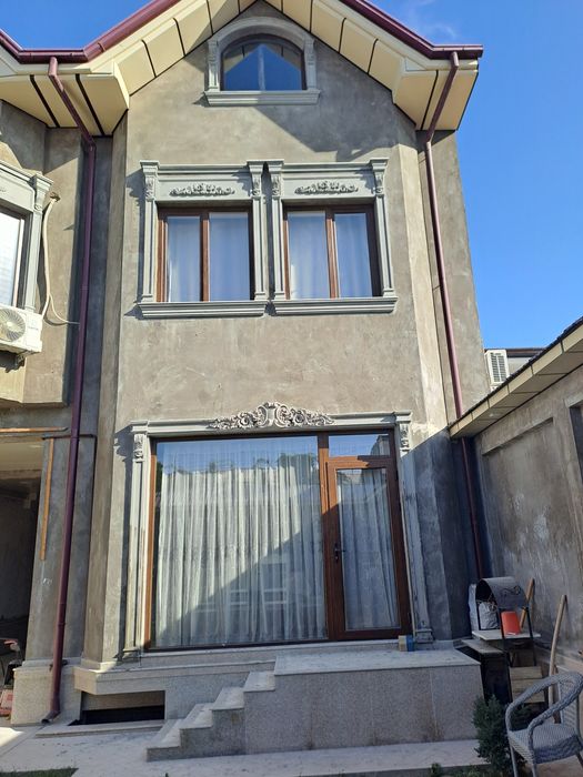 Binolarning tashqi interyeri uchun fibrobeton tyagalar