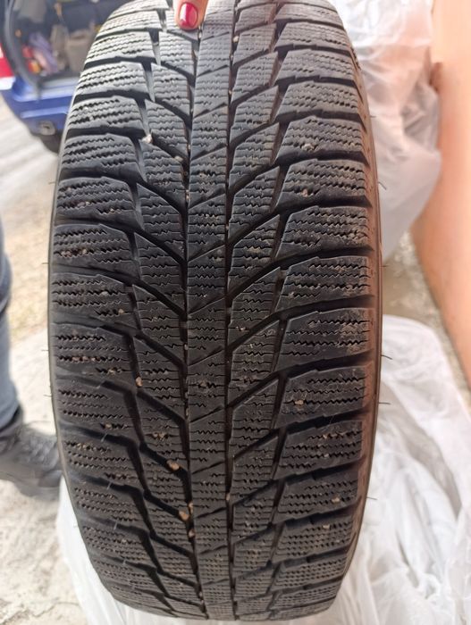 Продам резину зимнюю 16