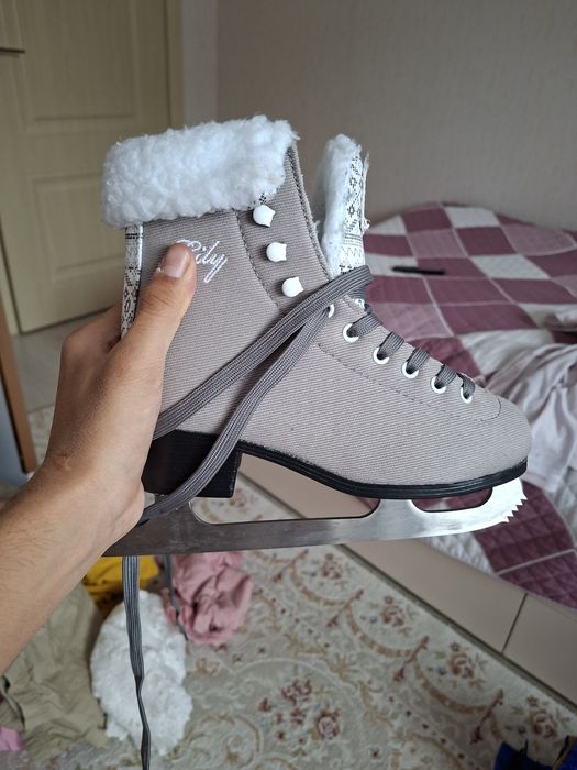 Продам коньки для девочек