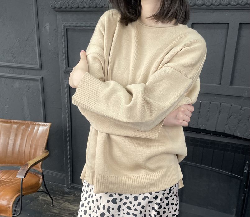 Бежевый свитер