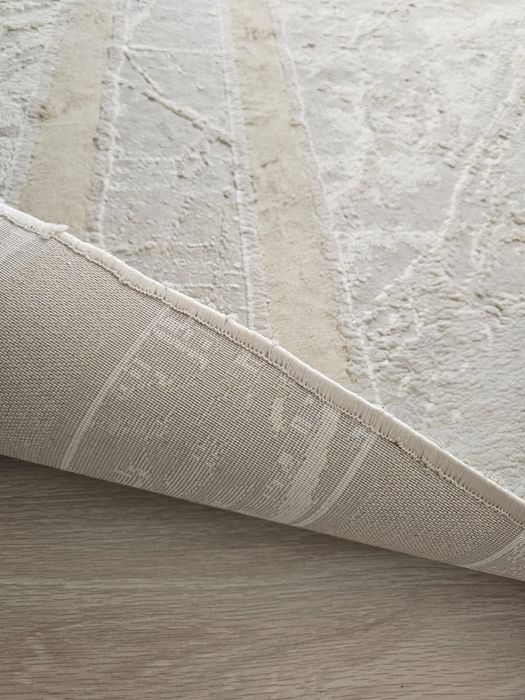 Ковер в хорошом состояние