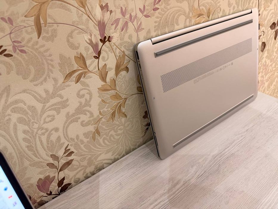 Продаю хороший Ноутбук для учёбы цена ниже рынка