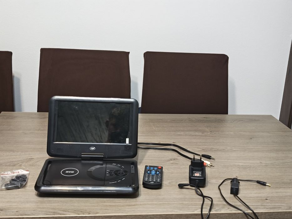 Pni Dvd player portabil
