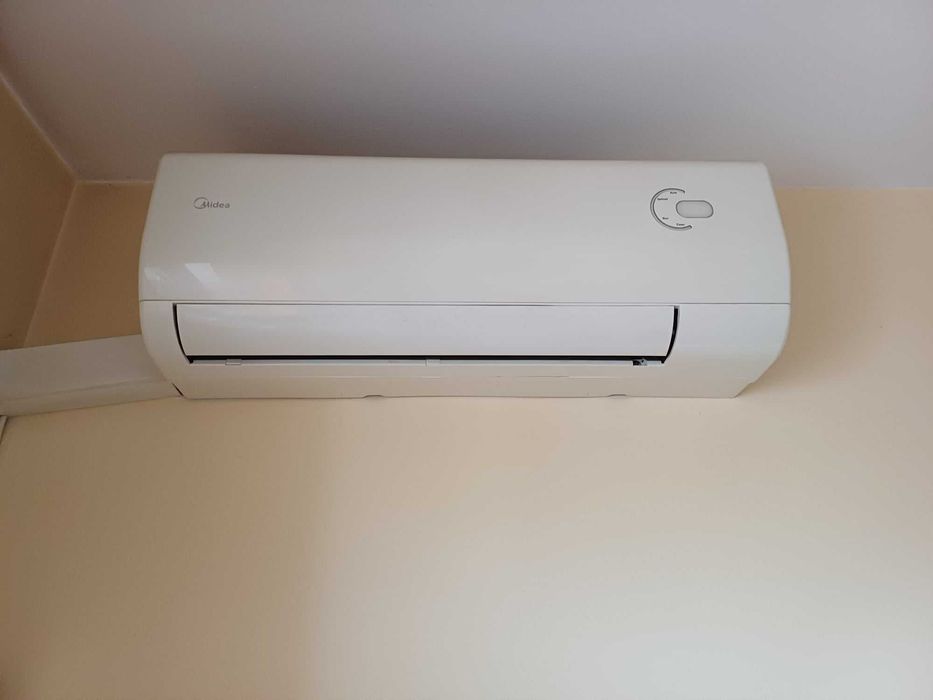 Климатик Midea 12. MSR-12HRN1