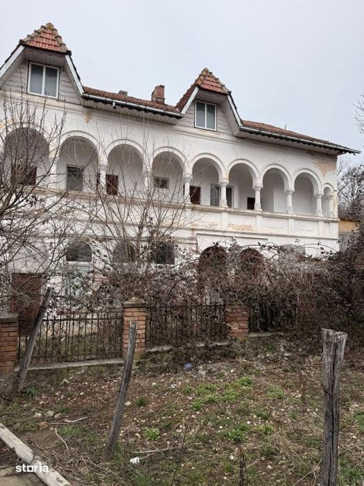 Cladire P+1 cu 9 camere si Terasa Spectaculoasa, Ideala pentru Pensiun