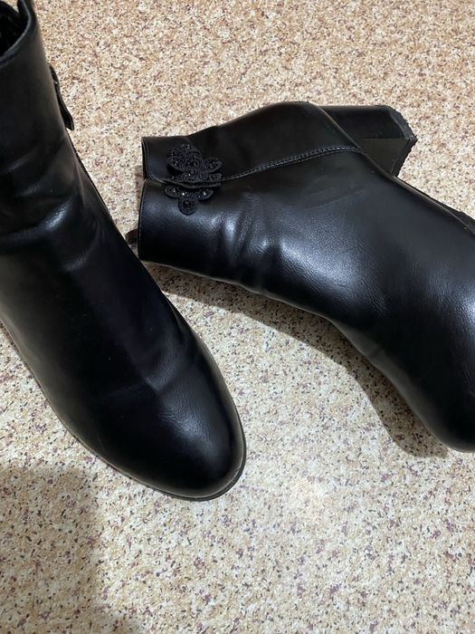 Полусапожки  весенние  продам .