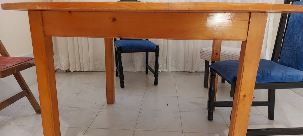 Кръгла трапеза маса