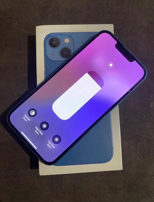 Телефон Айфон 13