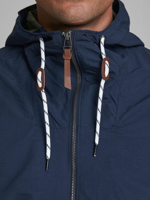 Jacketa/Geaca Jack & Jones 
Noua cu eticheta Model 2021