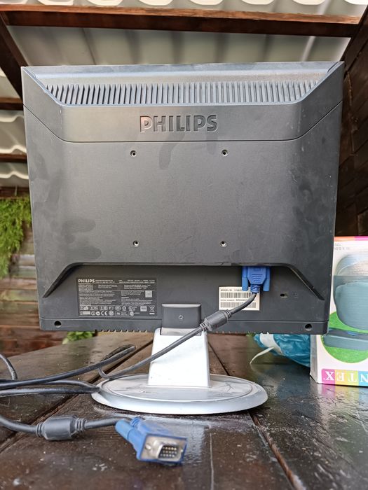 Монитор Philips.
