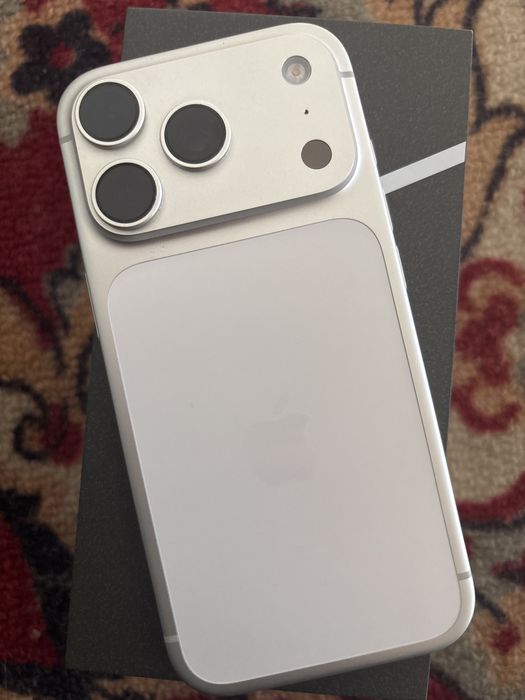 Продам айфон 17 про в идеальном состояние