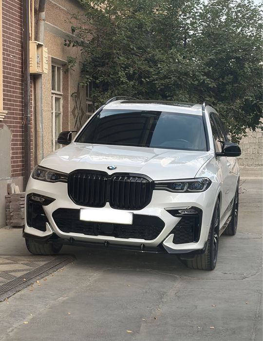 Bmw X7 M50i 4.4 full option