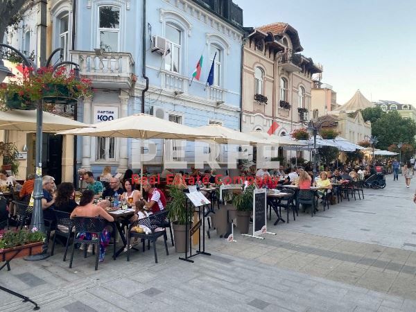 Продава се Заведение в Бургас, Център - 200 кв.м за 585 €/кв.м - Снимка #1