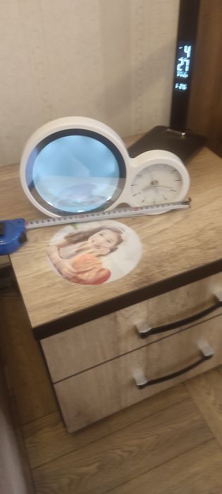 Продам зеркало с часами и подсветкой