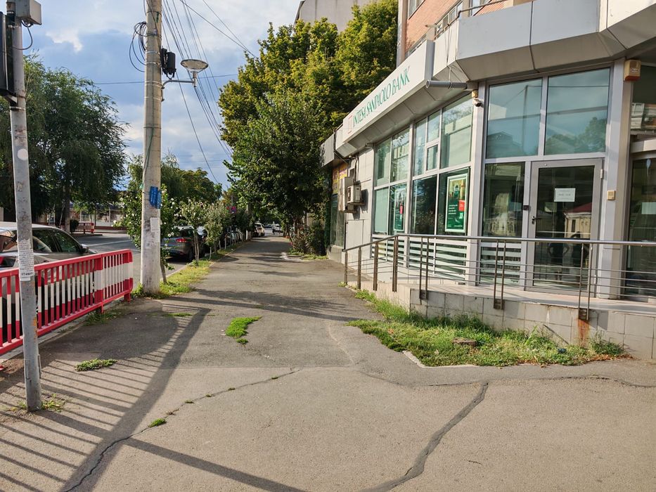 Inchiriez spatiu in zona ultra centrala, zona Calarasi colt cu Grivita