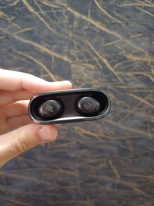 vand casti jbl wave buds
