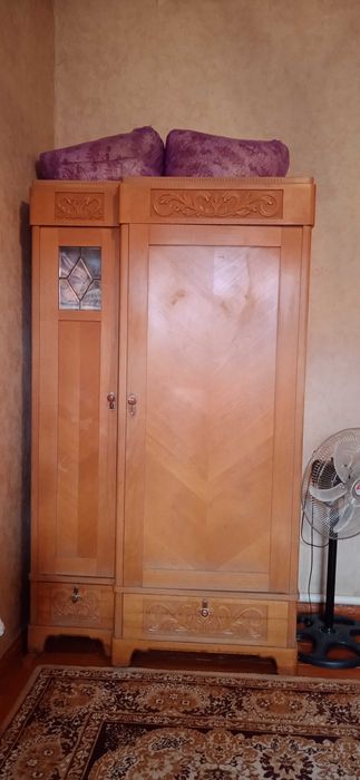 Срочно продается антикварный шифонер деревянный