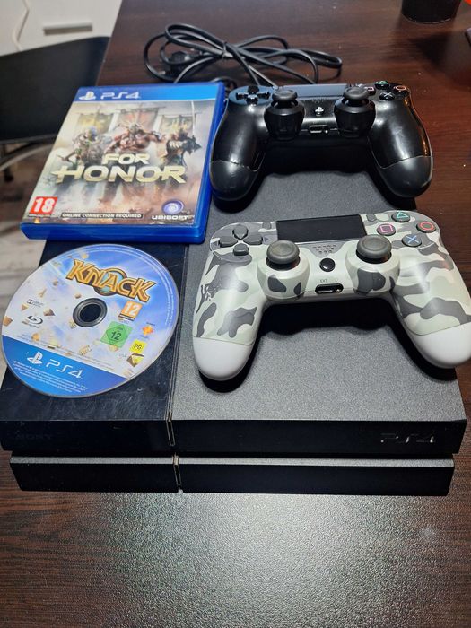 Play station 4 + 2 контролера