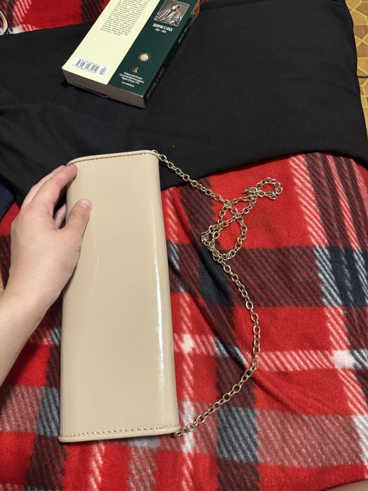 Aldo бежевый лакированный клатч