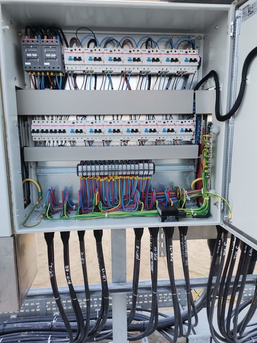 Услуги электрика.