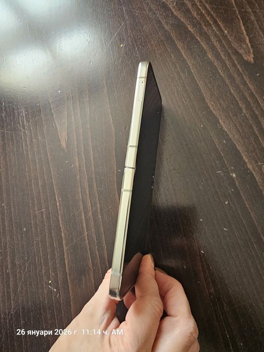 Samsung Z flip 5 В гаранция.