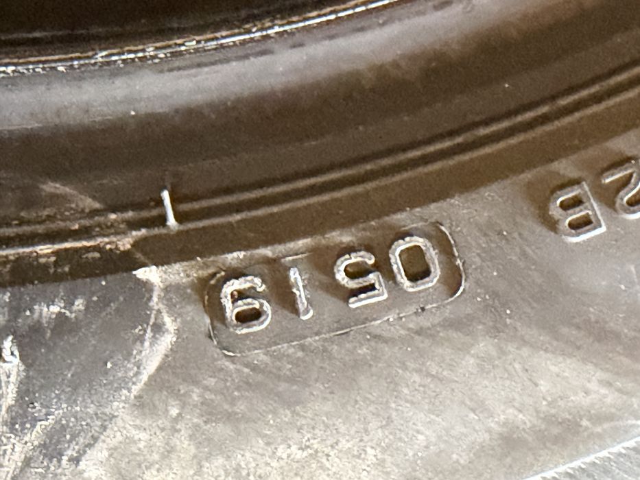 4 anvelope M+S Bridgestone Blizzak LM001 Seal Inside 215/65 R17 99H NOI 0km