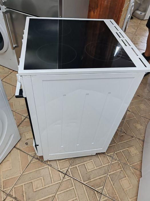 Свободно стояща печка с керамичен плот Gorenje с 2 години Гаранция!