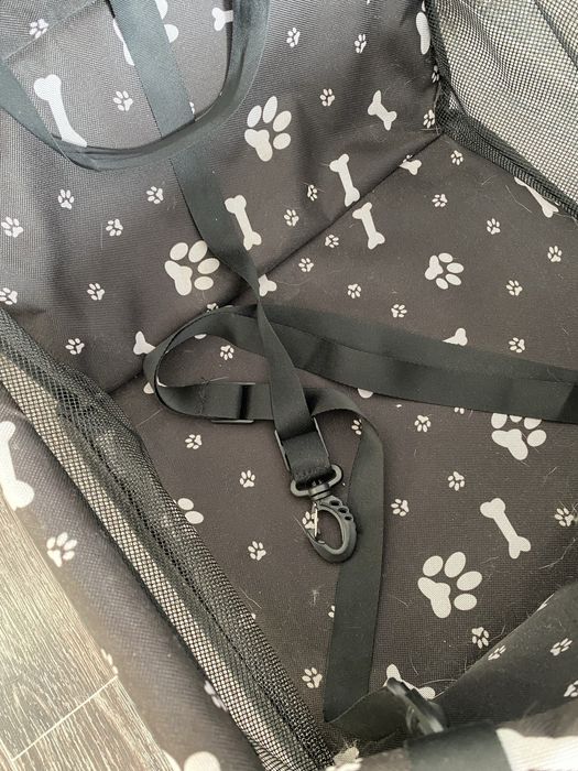 Переноска для собак автомобильная