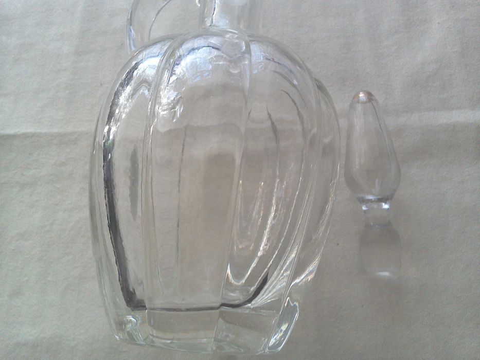 Sticlă decantor, veche, cristal, lobată, 550 ml., 24 cm cu dop