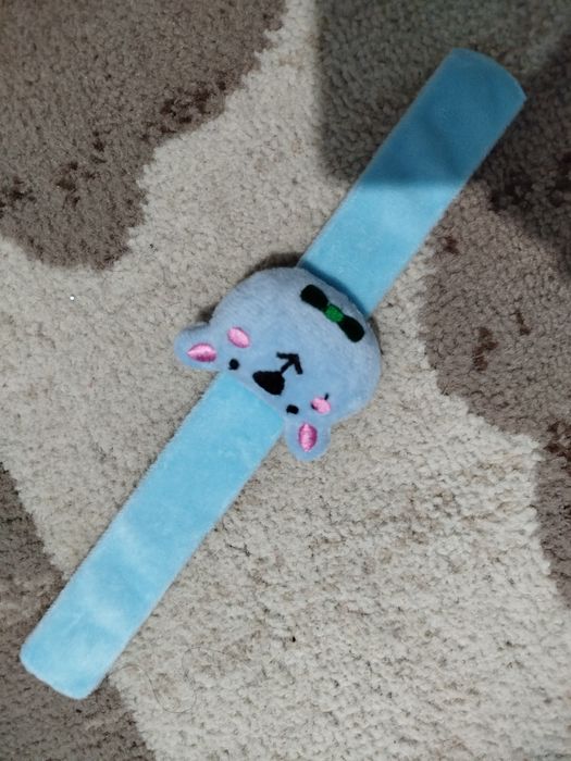 Игрушки детские на кисти.