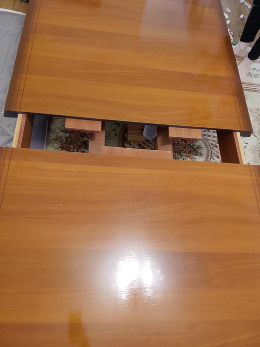 Стол. Обеденный. Прочный