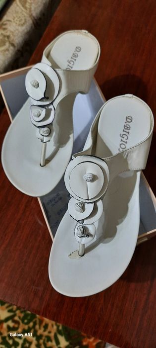 Женские шлёпки, белого цвета