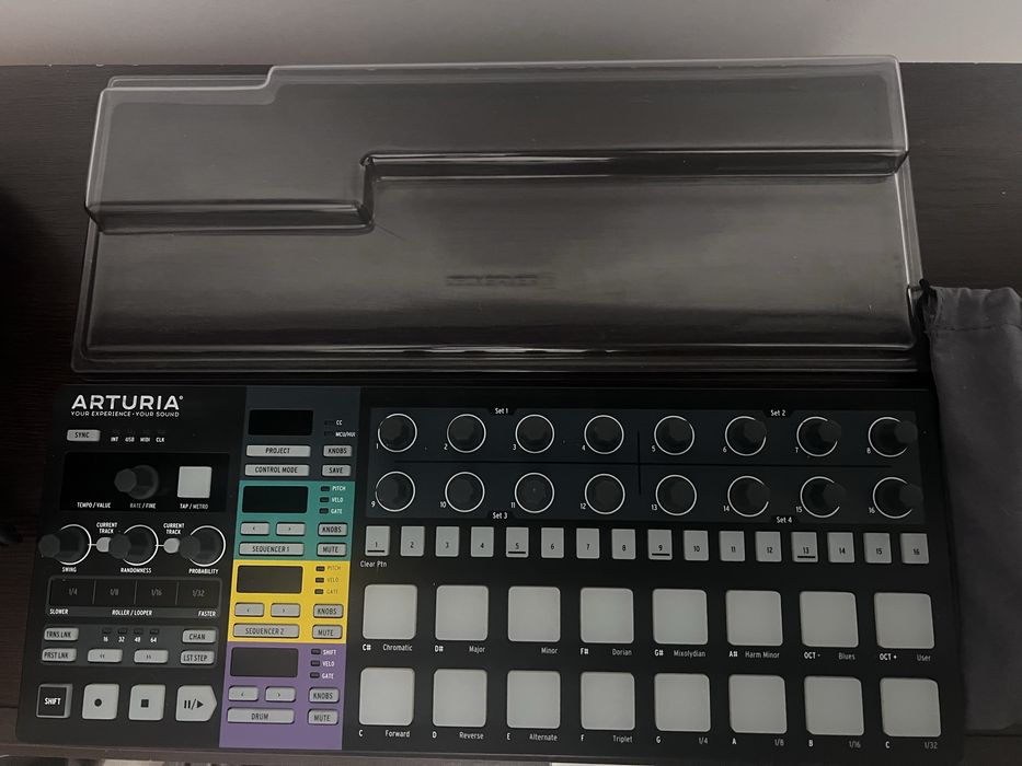 Beatstep Pro full box - midi splitter/cables - cover