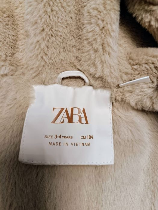 Geacă blanită pentru fetițe cât și băieți.