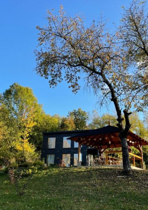 Casa cu doua apartamente