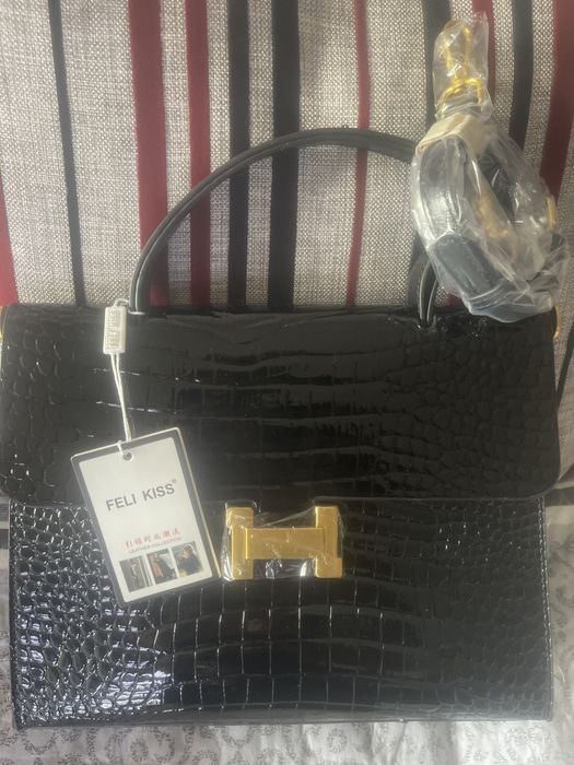 Новая сумка черного цвета ,в комплекте длинная ручка