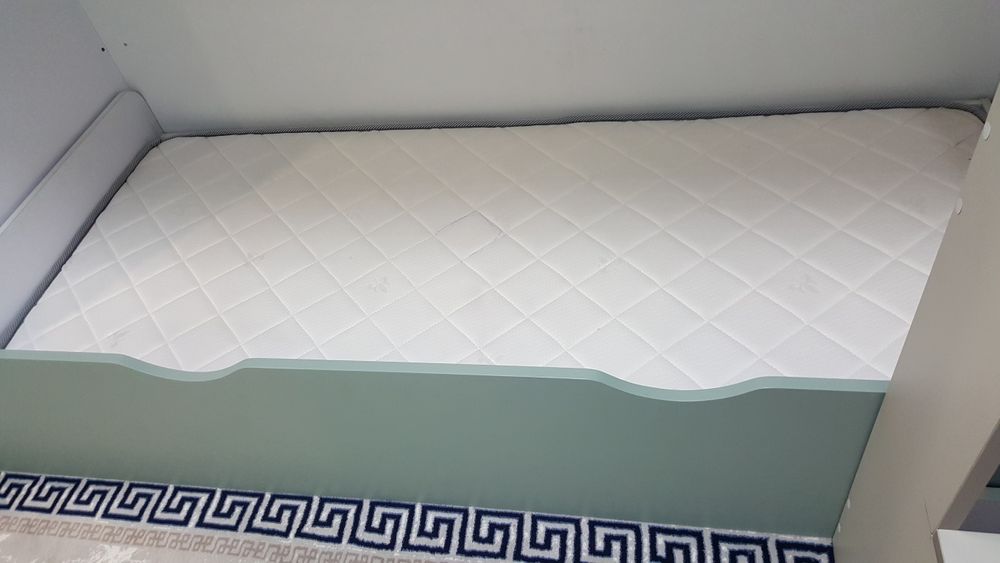 Срочно продам большой двухярусный кровать