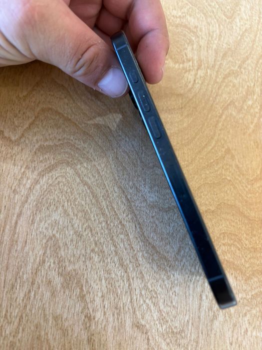 Iphone 16 pro продаю